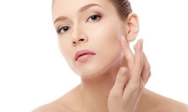 Skin Care Tips: सोते समय 'ये' गलत आदतें बिगाड़ सकती हैं आपका चेहरा
