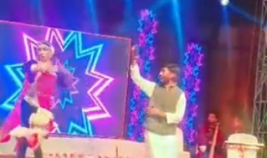 बीजेपी पार्षद का नचनिया के साथ डांस करने का वीडियो हुआ वायरल