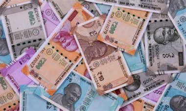 यूट्यूबर ने वेब सीरीज देखकर कार से सड़क पर फेंके नोट