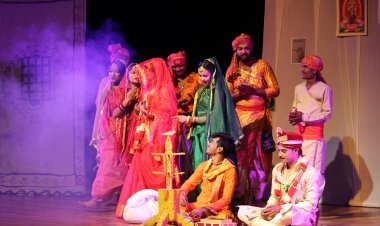 रीवा रंग महोत्सव 2023 : "कलाकारों की कलाधर्मिता से सांस्कृतिक निरन्तरता  अक्षुण्य बनी है"- राजेन्द्र शुक्ल ।