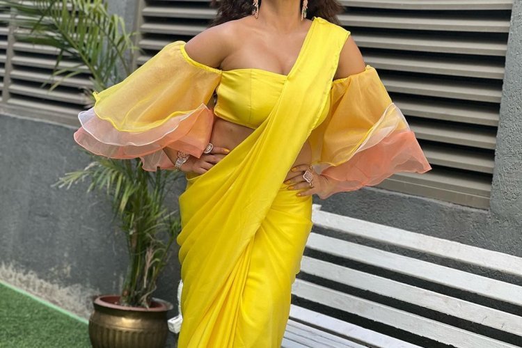 Monalisa Hot photo with yellow saree