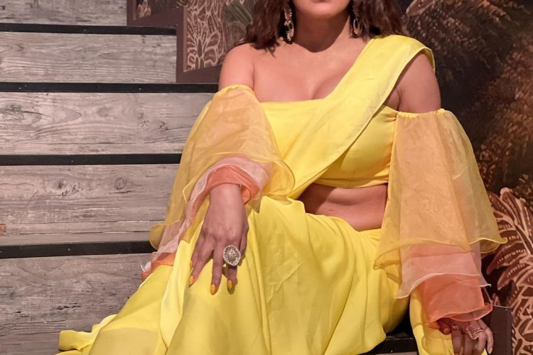 Monalisa Hot photo with yellow saree