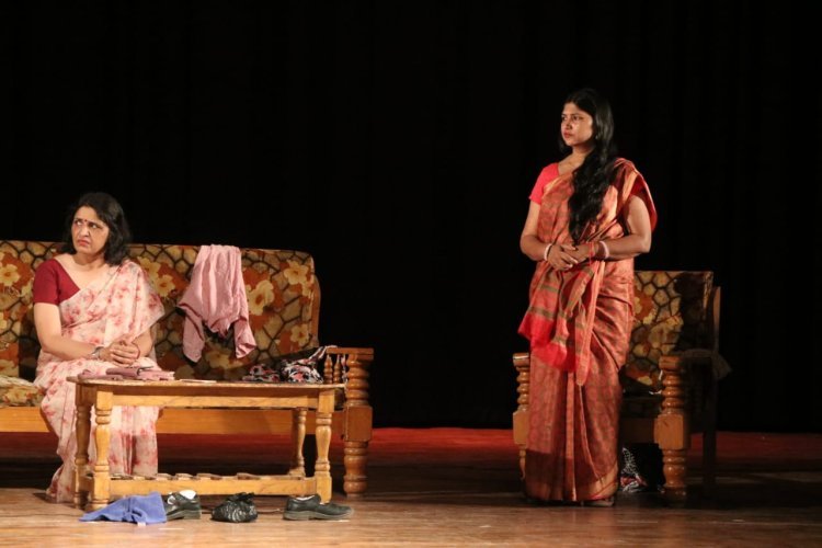 रीवा रंग महोत्सव 2023 : आधे-अधूरे नाट्य प्रस्तुति के नाम रहा रीवा रंग महोत्सव का दूसरा दिन