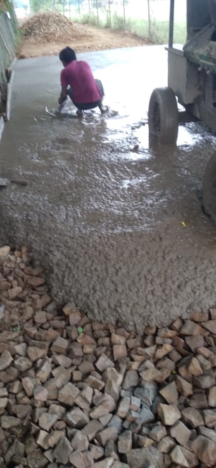 Rewa News: ग्राम पंचायत गाढ़ा 137 में पीसीसी निर्माण में हो रहा जमकर भ्रष्टाचार